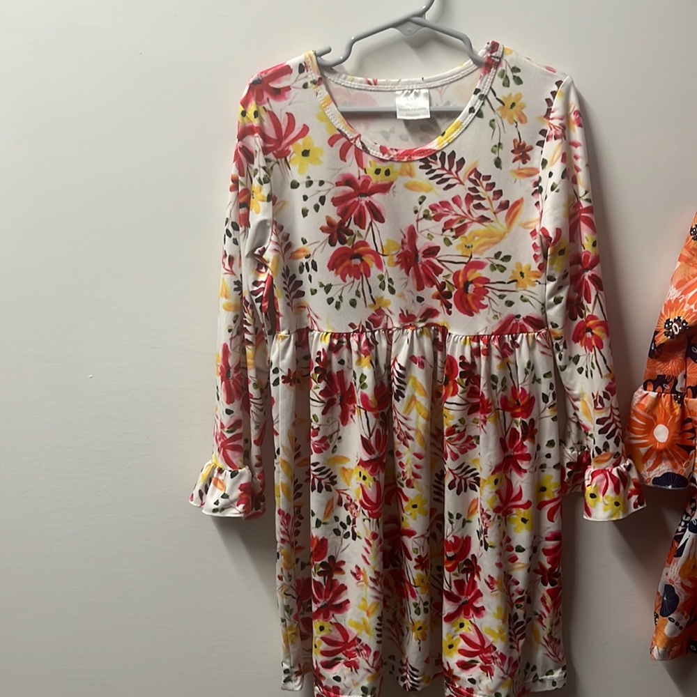 Girls dress 🤑 (fits like size 6/6x)